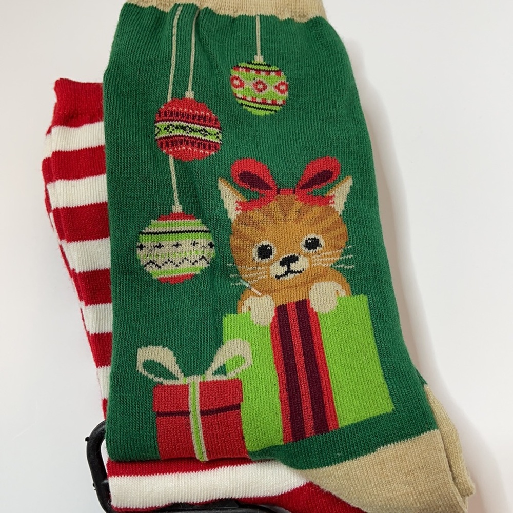 Hot Sox and Legale 4 Pairs Assortment of Christmas Holiday Socks - Picture 2 of 10